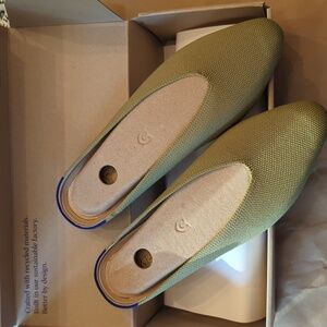 NIB Rothy's Demi mules in Cedar - Sz. 6.5 (run large, better suited for size 7)